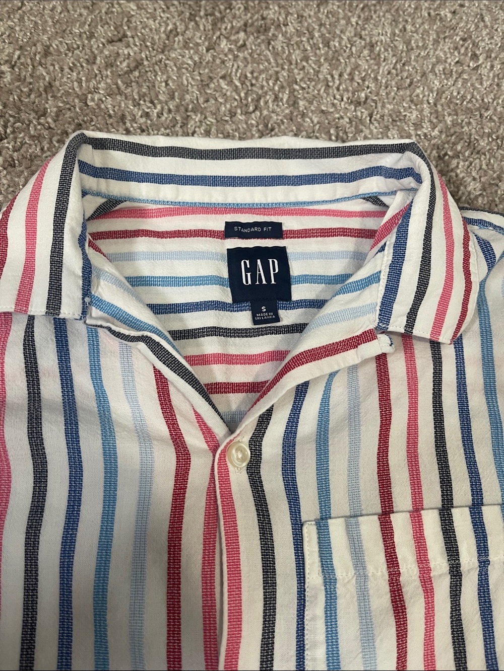 GAP Short-Sleeve Button-Down Shirt in White with Red & Blue Stripes - Picture 2 of 5